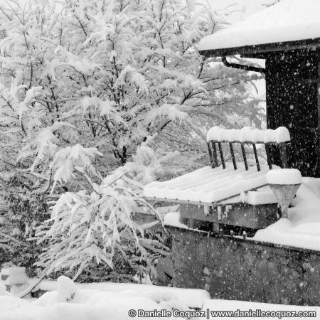 NUIT ET JOUR AUTOUR DE CHEZ MOI IL NEIGE