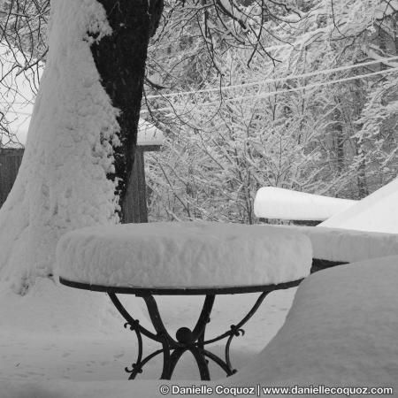 NUIT ET JOUR AUTOUR DE CHEZ MOI IL NEIGE