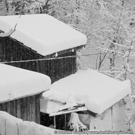 NUIT ET JOUR AUTOUR DE CHEZ MOI IL NEIGE