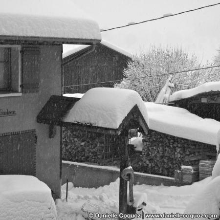 NUIT ET JOUR AUTOUR DE CHEZ MOI IL NEIGE