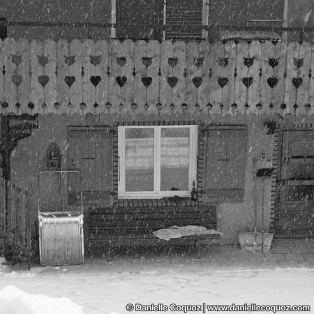 NUIT ET JOUR AUTOUR DE CHEZ MOI IL NEIGE