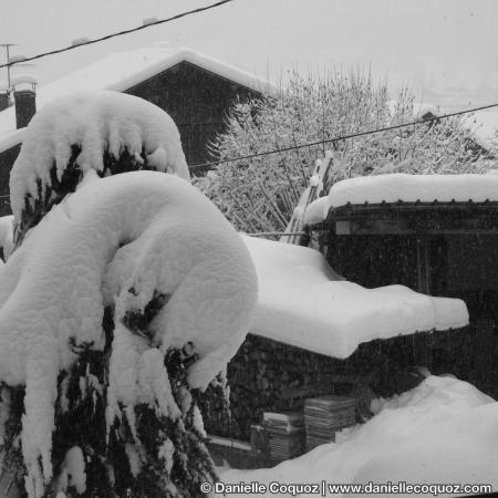 NUIT ET JOUR AUTOUR DE CHEZ MOI IL NEIGE