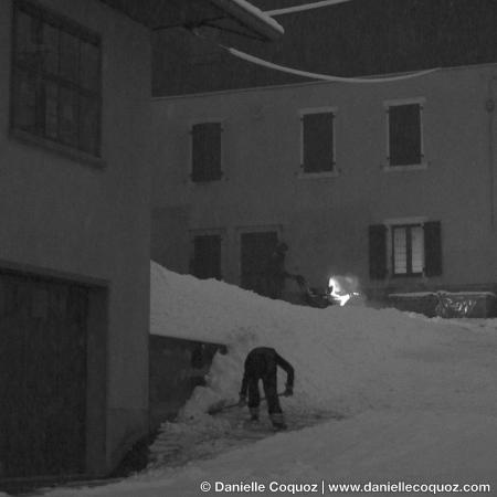 NUIT ET JOUR AUTOUR DE CHEZ MOI IL NEIGE