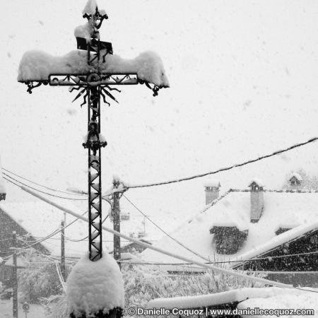 NUIT ET JOUR AUTOUR DE CHEZ MOI IL NEIGE