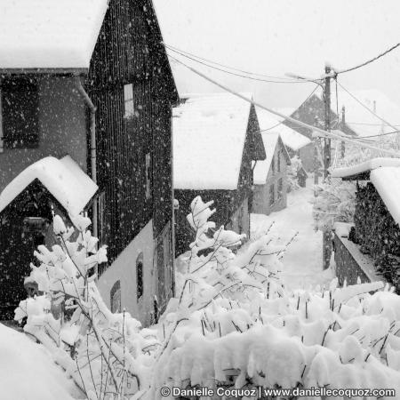 NUIT ET JOUR AUTOUR DE CHEZ MOI IL NEIGE